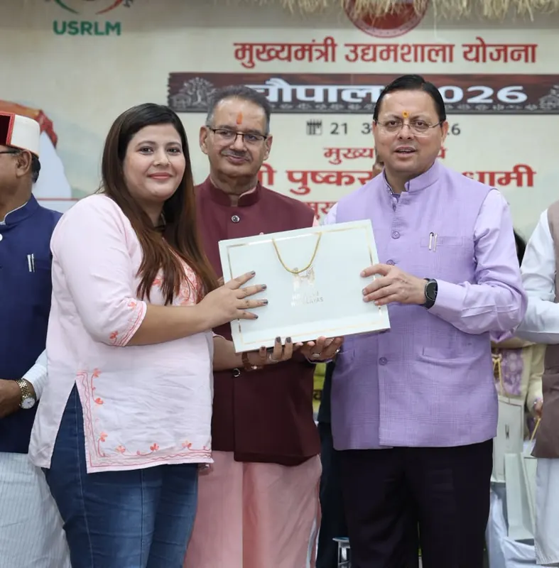 The Chief Minister of Uttarakhand presents a letter of appreciation to Alphine Welfare Society
