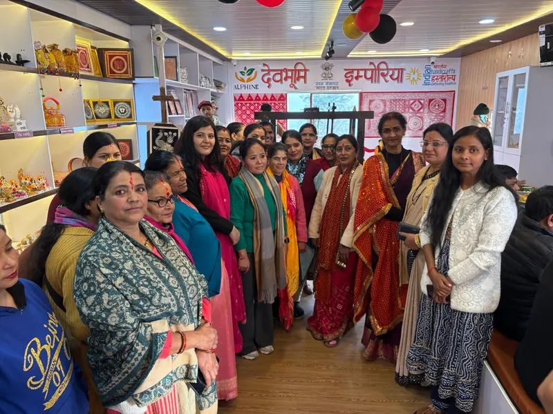 Artisans and guests on opening day