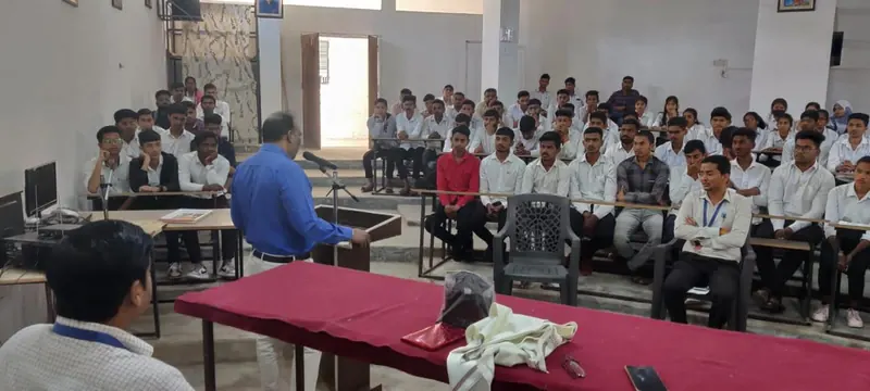 Guest lecture by the District Commissioner · Dhule