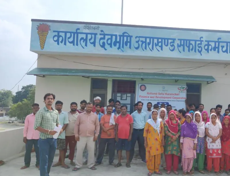 Safai karamchari trainees gathered in Bandia, Udham Singh Nagar