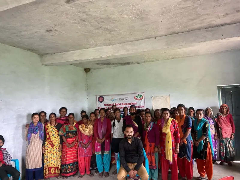 PM-DAKSH trainees with the NSKFDC banner